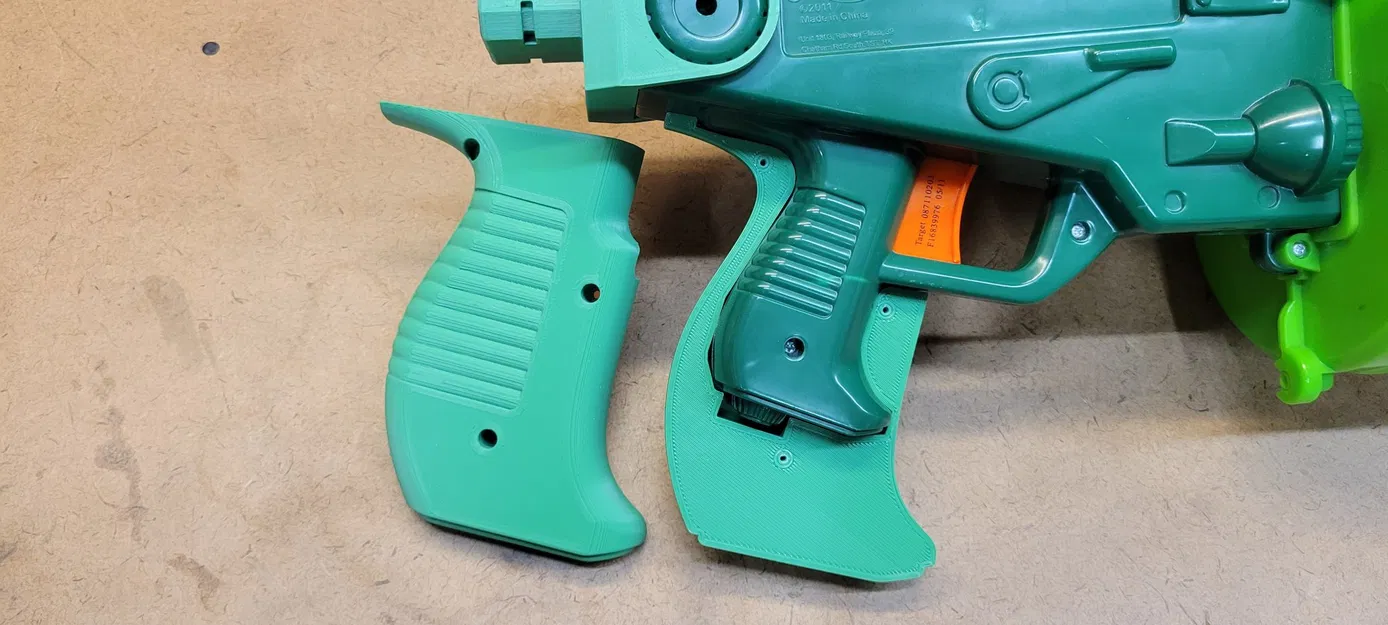 Báng Súng Phía Sau Buzz Bee Torrent - Image 2