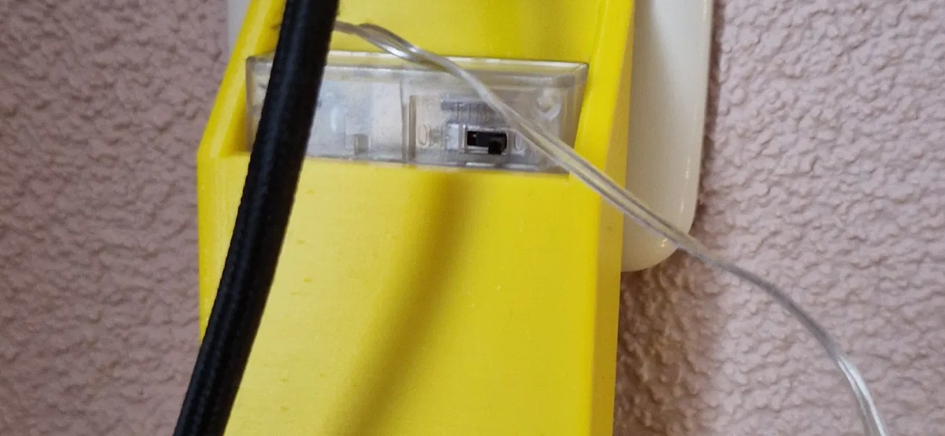 Giá đỡ hộp pin AA gắn ổ cắm tường - Image 1