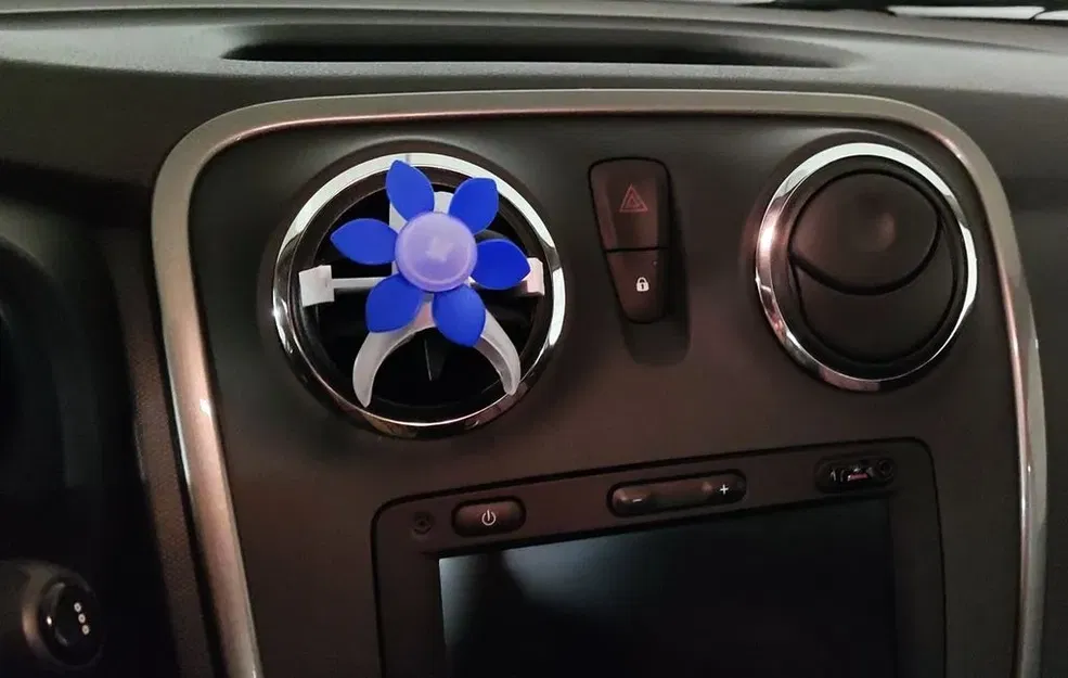 Dacia Logan - Giá đỡ nước hoa - Image 1