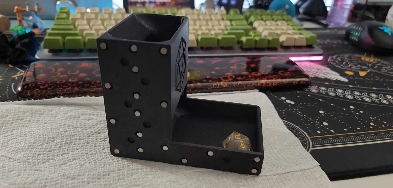 Dụng cụ lắc xí ngầu dán tủ lạnh - Image 2