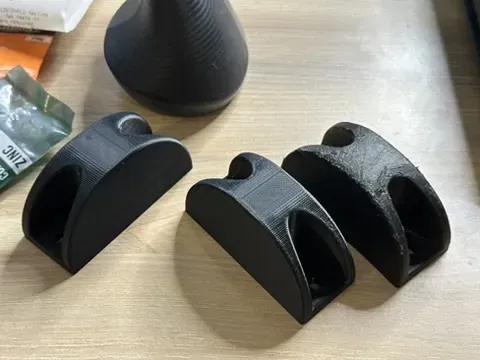 Chân Đế Đứng Cho Vali Kéo - Image 1