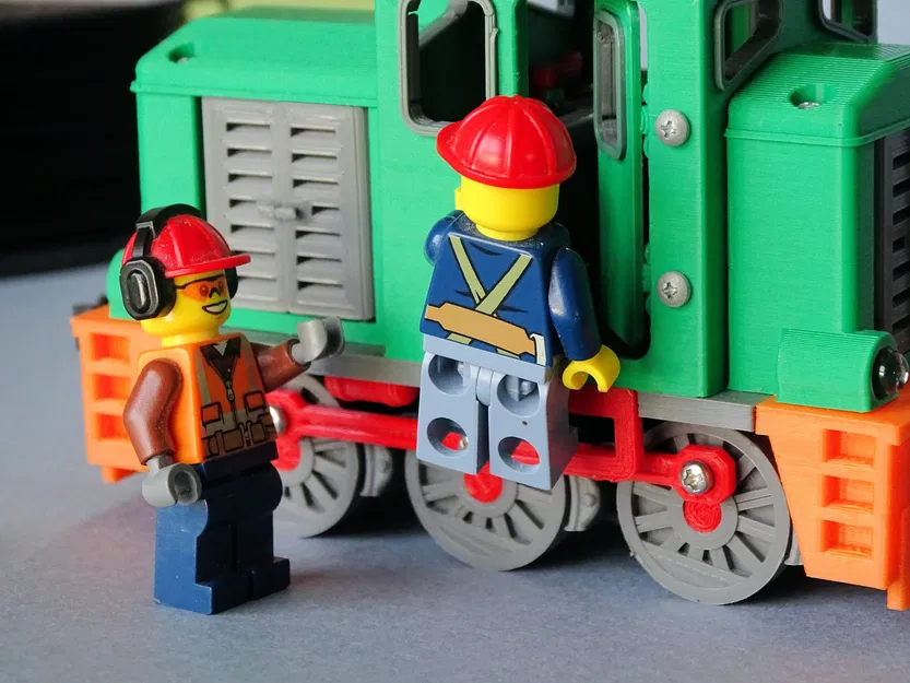 Small shunting locomotive with working brakes - Image 2
