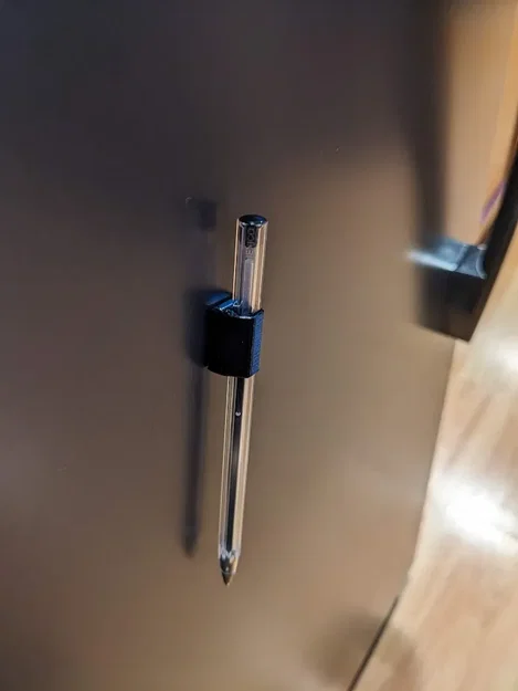 Nam Châm Tủ Lạnh Hình Bút Bi Bic - Image 1