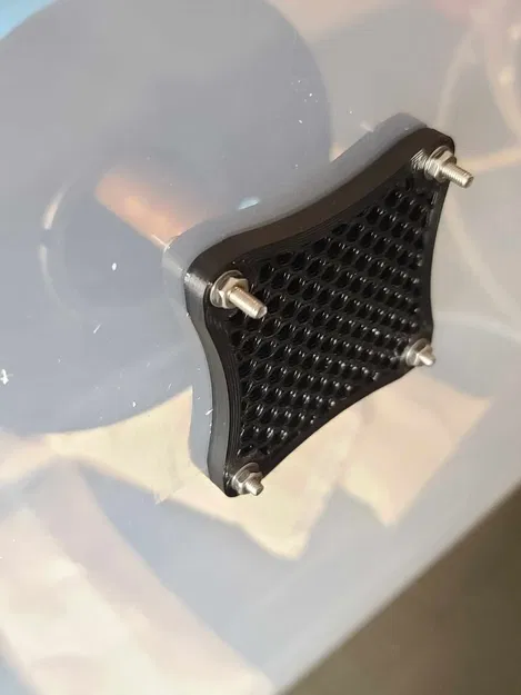 Chân đế giữ cuộn chỉ đơn giản - Image 1