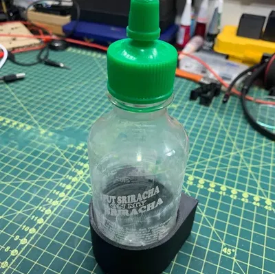 Kệ Treo Tường Để Chai 57mm - Vừa Chai Sriracha