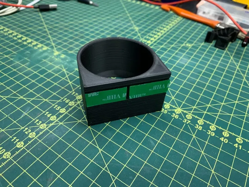 Kệ Treo Tường Để Chai 57mm - Vừa Chai Sriracha - Image 5