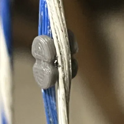 Peep sight rotation tuner for compound bow