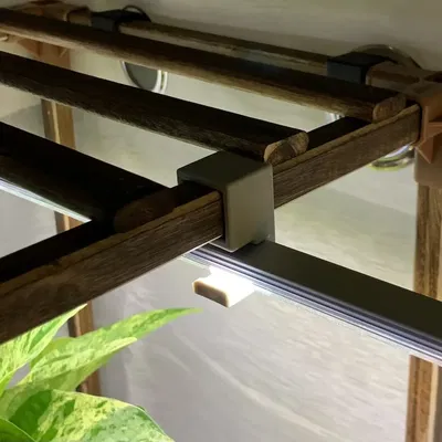 Móc Treo Đèn Trồng Cây Cho Kệ Cây