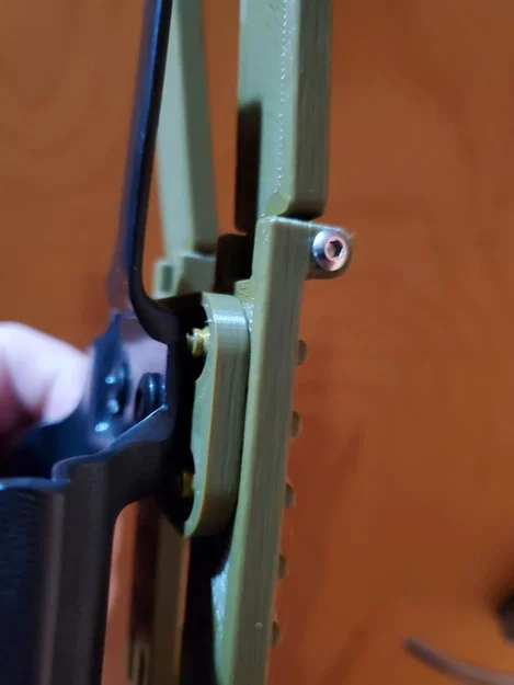 Mussy Molle clips to Vedder holster - Image 2