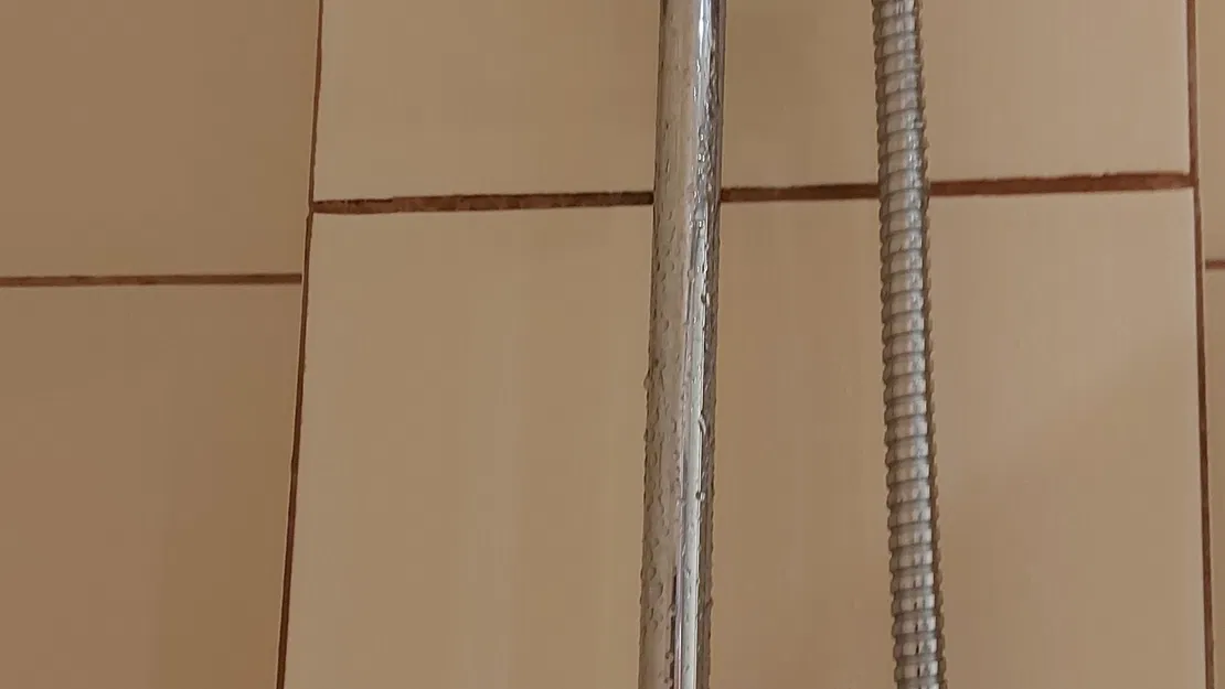 Pát Giữ Vòi Sen Thay Thế Cho Thanh Sen Tắm - Image 1