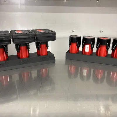 Đế Giữ Pin Milwaukee M12