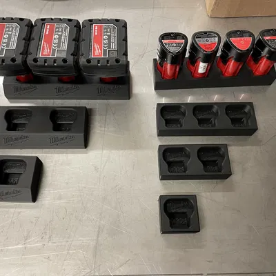 Đế Giữ Pin Milwaukee M12