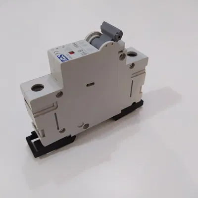 Circuit Breaker Latch/Západka jističe SEZ