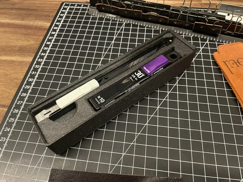 Giá đỡ dao rọc giấy Tajima và lưỡi dao Gridfinity - Image 1