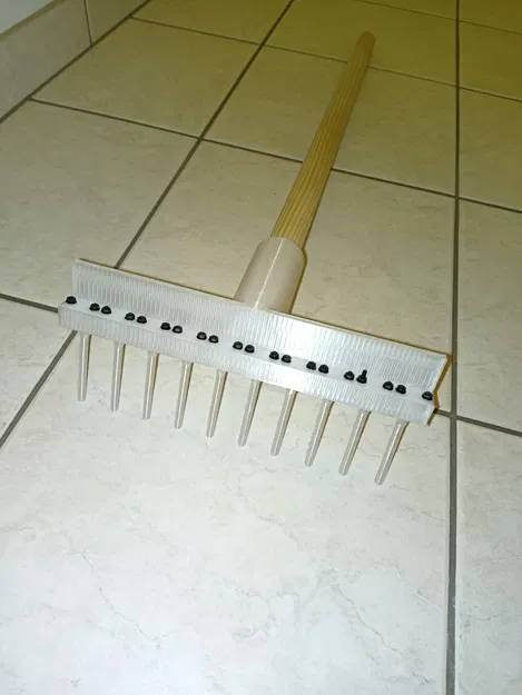 Garden Rake - Image 2