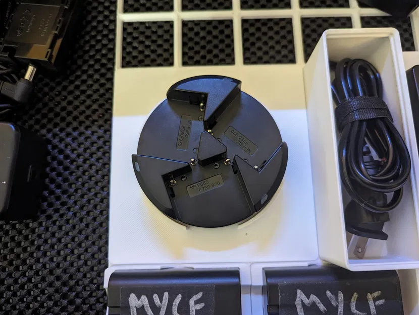 Đế Sạc Newmowa NP-F550 - Gridfinity - Image 1