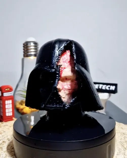 Mô Hình Darth Vader Bị Hư Hại Có Mặt Nạ - Image 4