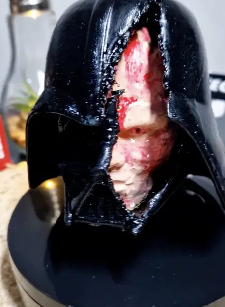 Mô Hình Darth Vader Bị Hư Hại Có Mặt Nạ - Image 5