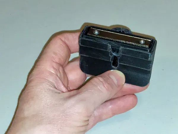 Heavy Duty Magnetic Hanger - Eyelet, with Removal Hand Tool - Image 6