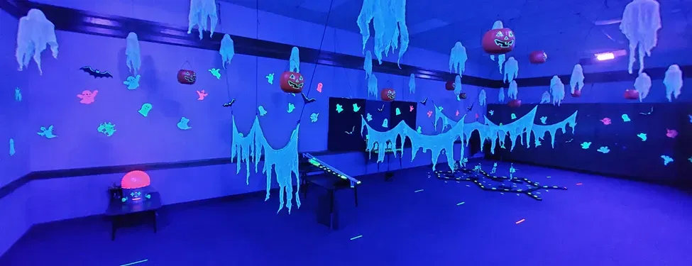 Heavy Duty Magnetic Hanger - Eyelet, with Removal Hand Tool - Image 15