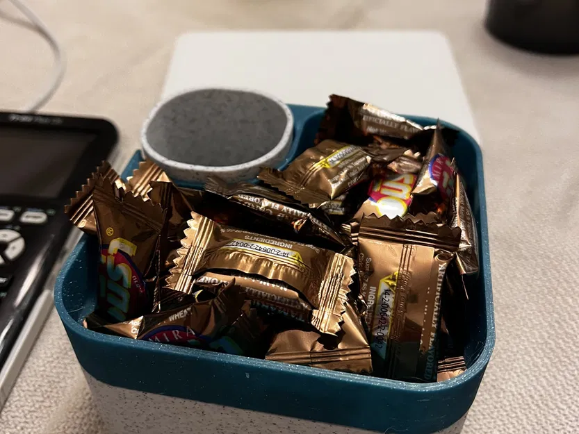 Candy box with trash container - Image 1