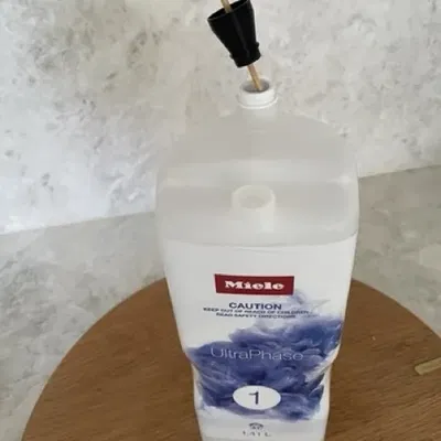 Phễu cho chai nước giặt Miele DOS để sang chiết dung dịch còn sót