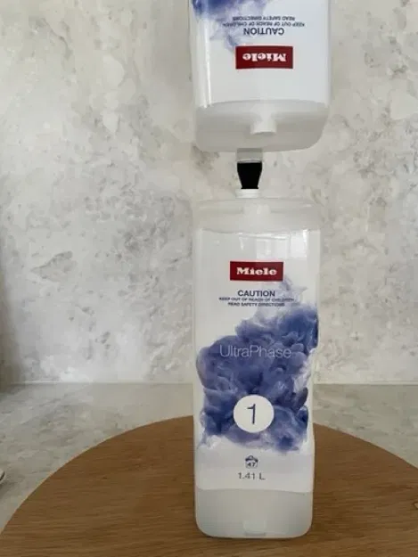 Phễu cho chai nước giặt Miele DOS để sang chiết dung dịch còn sót - Image 4