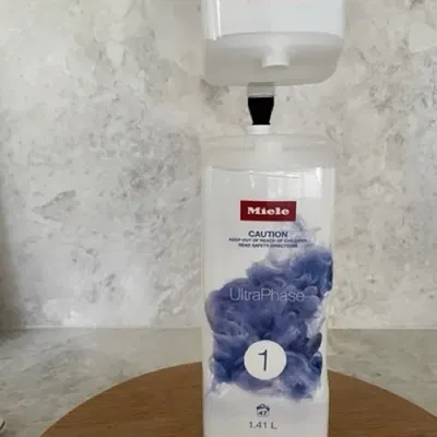 Phễu cho chai nước giặt Miele DOS để sang chiết dung dịch còn sót