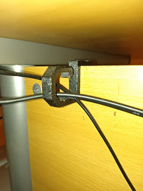 Kẹp Giữ Dây Cáp Bàn Làm Việc - Image 1