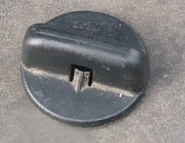 Cục xiết nhựa cho nắp khoang pin Toyota Avensis (2004) T4 2.4L - Image 1