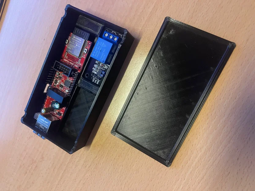 Hộp đựng ESP32 kèm relay - Image 1