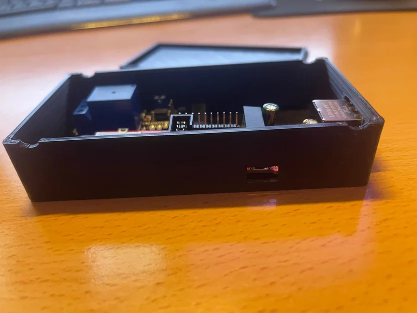 Hộp đựng ESP32 kèm relay - Image 2
