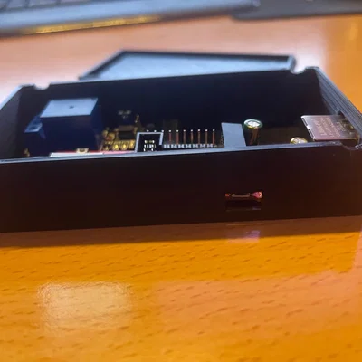 Hộp đựng ESP32 kèm relay