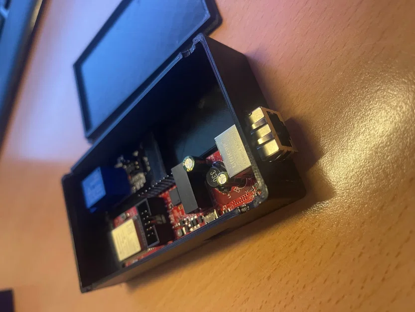 Hộp đựng ESP32 kèm relay - Image 4