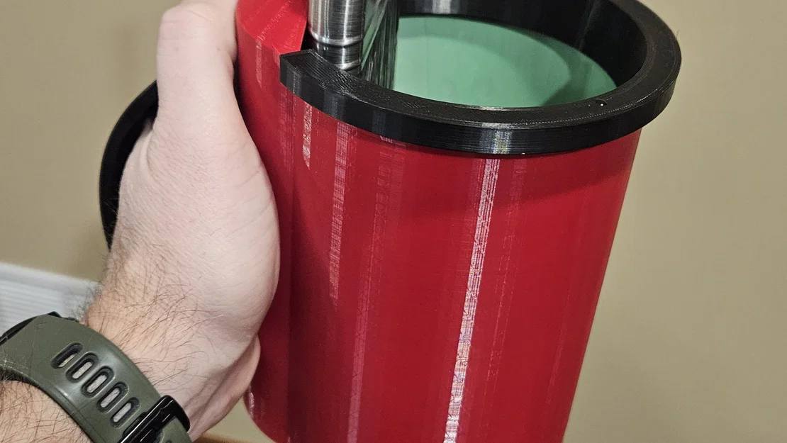 Hand Painting Pail!! Uses 2 Liter Pop/Soda Bottles for Reusable/Disposable Inserts. - Image 4
