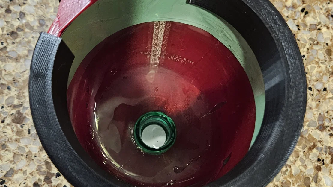 Hand Painting Pail!! Uses 2 Liter Pop/Soda Bottles for Reusable/Disposable Inserts. - Image 5