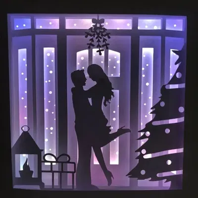 Đèn Hộp "Nụ Hôn Dưới Cây Kéo"