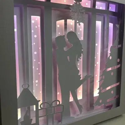 Đèn Hộp "Nụ Hôn Dưới Cây Kéo"