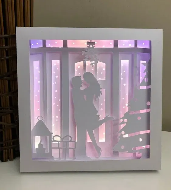 Đèn Hộp "Nụ Hôn Dưới Cây Kéo" - Image 3