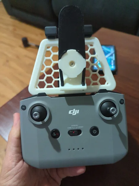 Giá đỡ tương thích Quad Lock cho remote DJI và các loại tương tự - Image 3