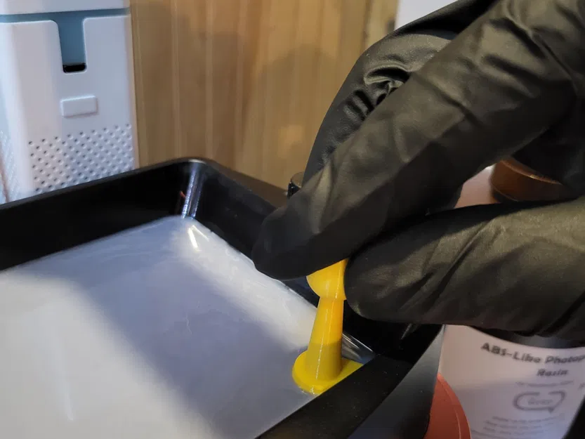 Chốt Vệ Sinh Thùng Nhựa Resin - Image 4