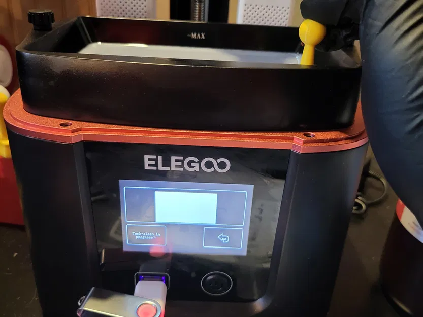 Chốt Vệ Sinh Thùng Nhựa Resin - Image 5