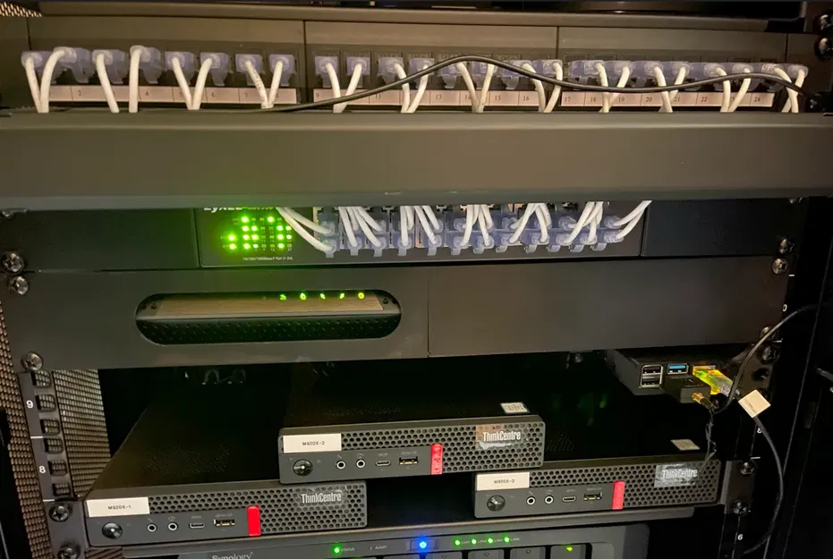 Giá Gắn Modem Netgear CM1200 Cho Rack - Image 1