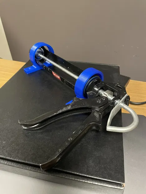 Giá đỡ súng bơm keo gắn kệ - Image 1