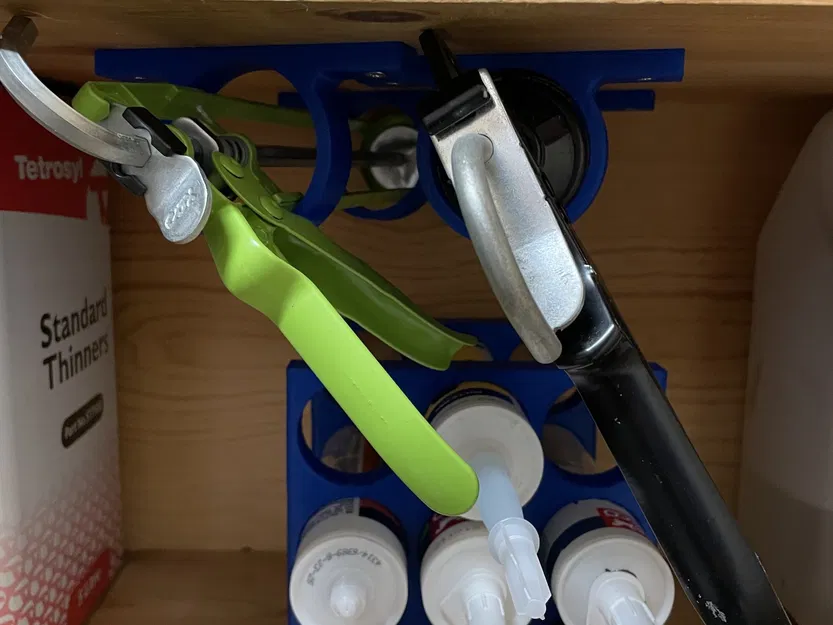 Giá đỡ súng bơm keo gắn kệ - Image 3