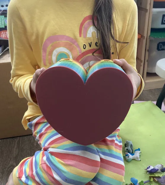 Chưng Bút Lâu Đài Tháp Đôi Có Đế Hình Trái Tim - Image 4