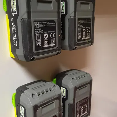 Giá Treo Tường Pin Luxx