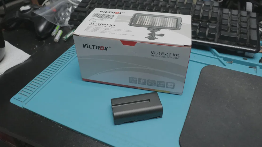 Giá đỡ pin Viltrox VL-162T - Image 3
