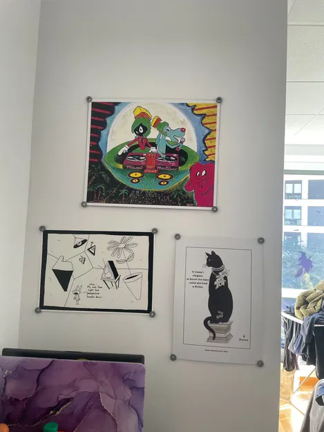 Móc treo poster không cần đóng đinh - Image 1