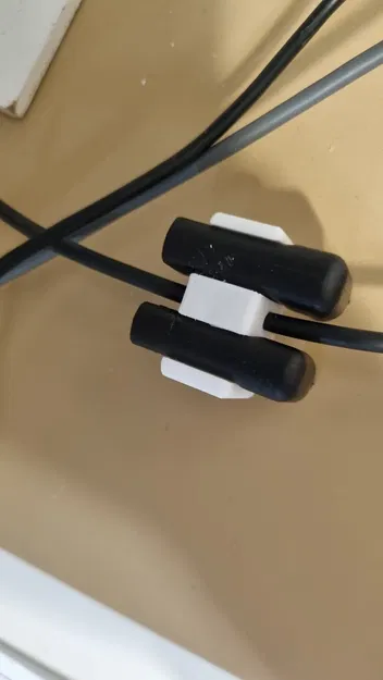 Kẹp giữ dây cáp kiêm giữ adapter cho laptop - Image 1